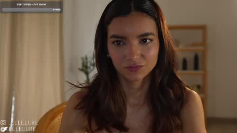 Snapshot of ellelure_ chatting on 02/04/25, 09:20 Linda Restrepo online show from 02/04/25, 09:20