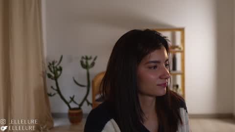 Snapshot of ellelure_ chatting on 02/06/25, 10:00 Linda Restrepo online show from 02/06/25, 10:00