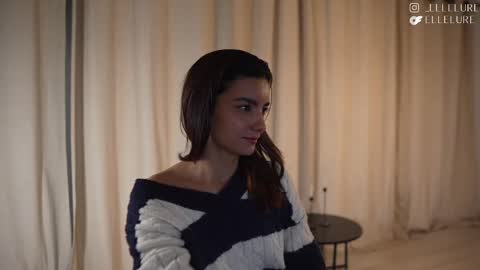 Snapshot of ellelure_ chatting on 02/17/25, 09:41 Linda Restrepo online show from 02/17/25, 09:41