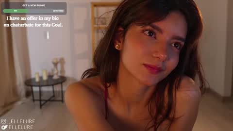 Snapshot of ellelure_ chatting on 02/25/25, 11:55 Linda Restrepo online show from 02/25/25, 11:55