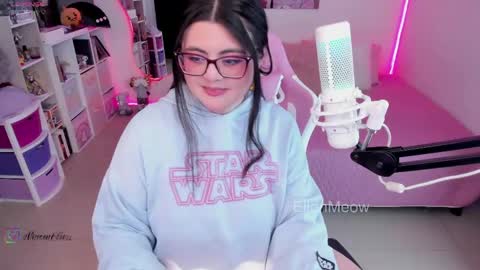 Snapshot of ellen_meow chatting on 06/09/26, 04:24 Meow in da house . online show from 06/09/26, 04:24