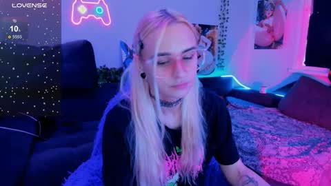 Ellie online show from 11/02/25, 01:35