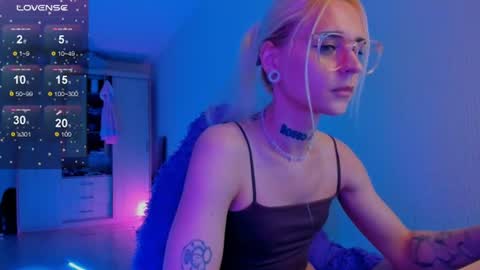 Snapshot of elli_26 chatting on 07/09/26, 03:49 Ellie online show from 07/09/26, 03:49
