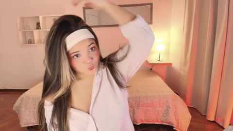 elli_snow online show from 12/17/25, 03:12