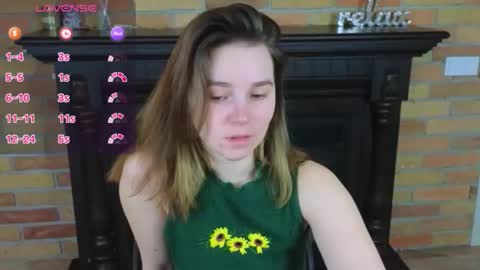Snapshot of ellie_babyy chatting on 05/06/26, 07:35 Ellie online show from 05/06/26, 07:35