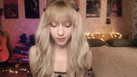 ellie_friendly online show from 01/26/25, 12:16