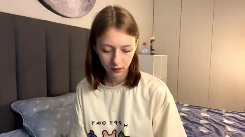 Snapshot of ellie_hollow chatting on 09/23/25, 07:33 Ellie online show from 09/23/25, 07:33