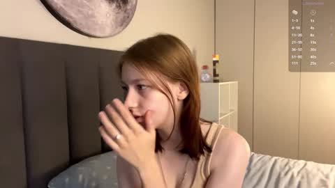 Snapshot of ellie_hollow chatting on 09/24/25, 07:12 Ellie online show from 09/24/25, 07:12