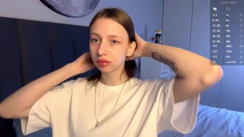 Snapshot of ellie_hollow chatting on 09/25/25, 07:01 Ellie online show from 09/25/25, 07:01