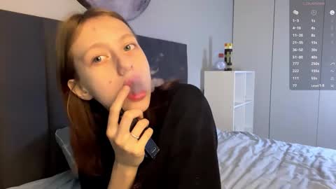 Snapshot of ellie_hollow chatting on 09/29/25, 07:13 Ellie online show from 09/29/25, 07:13