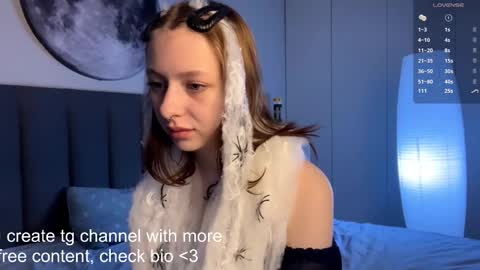 Snapshot of ellie_hollow chatting on 10/31/25, 07:42 Ellie online show from 10/31/25, 07:42