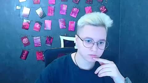 Snapshot of ellie_kisess chatting on 03/23/26, 12:20 Ellie online show from 03/23/26, 12:20