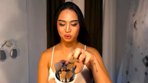 ellie online show from 11/24/25, 05:12