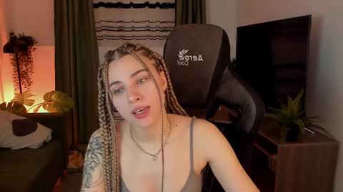 elliecutes online show from 02/10/25, 06:42