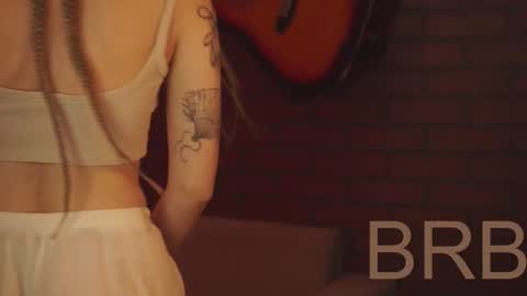 elliecutes online show from 02/11/25, 08:37