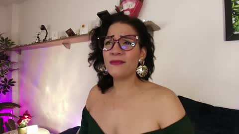 elliee1 online show from 06/03/26, 12:19