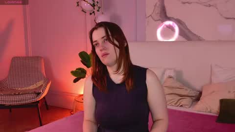 Snapshot of elliegarson__ chatting on 05/06/26, 05:07 elliegarson__ online show from 05/06/26, 05:07