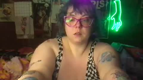 Ellie Louise online show from 03/07/25, 02:57