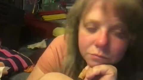 Ellie Louise online show from 10/22/25, 09:47