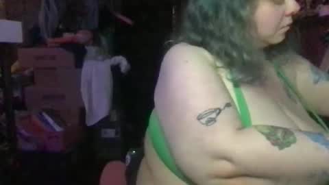 Ellie Louise online show from 03/25/26, 08:04