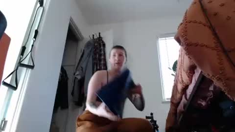 Ellie Rowyn online show from 12/15/25, 07:40