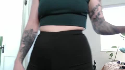 Ellie Rowyn online show from 04/03/26, 08:51