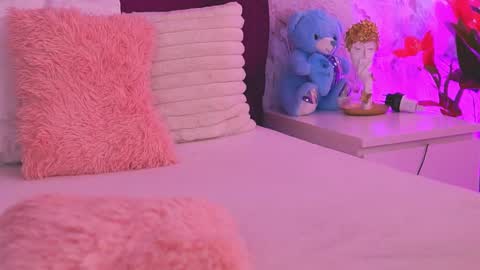 EllinaNuria online show from 04/16/26, 05:08