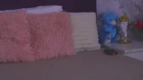 EllinaNuria online show from 04/21/26, 03:35