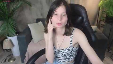 Snapshot of ellinblare chatting on 06/08/26, 01:28 Ellin online show from 06/08/26, 01:28