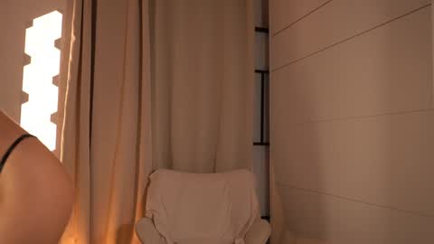 Snapshot of ellinrose chatting on 12/03/25, 05:11 Caroline-ellin online show from 12/03/25, 05:11