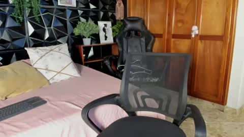 Snapshot of elliot_colton chatting on 07/10/26, 09:17 Elloit Colton online show from 07/10/26, 09:17