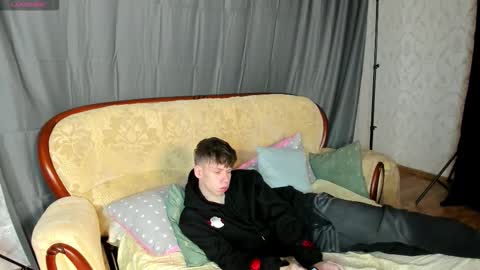 Snapshot of elliot_mars_ chatting on 10/17/25, 11:24 elliot_mars_ online show from 10/17/25, 11:24