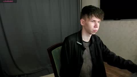 Snapshot of elliot_mars_ chatting on 10/24/25, 11:17 elliot_mars_ online show from 10/24/25, 11:17