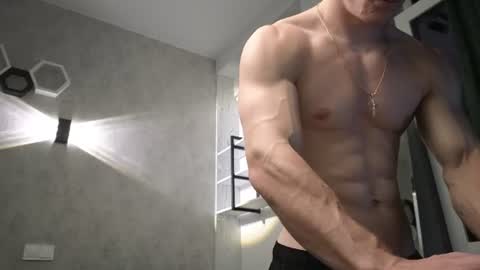 Snapshot of elliot_muscle04 chatting on 06/20/26, 06:11 elliot_muscle04 online show from 06/20/26, 06:11