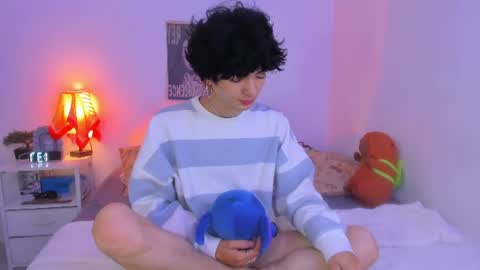Snapshot of elliotvolkov chatting on 06/19/26, 02:32 elliotvolkov online show from 06/19/26, 02:32