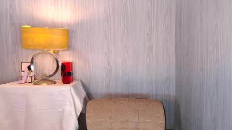 Snapshot of ellise_husson chatting on 03/12/25, 06:18 Ellise online show from 03/12/25, 06:18