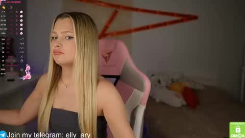 Snapshot of elly_ary chatting on 10/25/25, 05:08 elly_ary online show from 10/25/25, 05:08