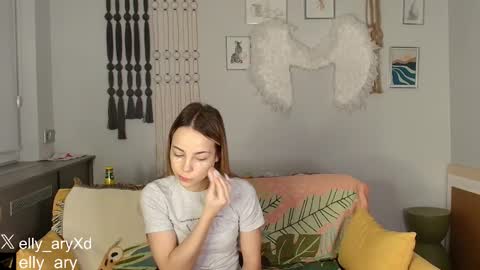 Snapshot of elly_ary chatting on 12/17/25, 09:21 elly_ary online show from 12/17/25, 09:21