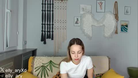 Snapshot of elly_ary chatting on 01/15/26, 09:18 elly_ary online show from 01/15/26, 09:18