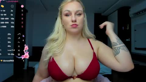 Snapshot of elly_blondy chatting on 07/04/26, 03:07 Elly online show from 07/04/26, 03:07
