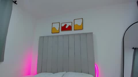 Snapshot of elly_g chatting on 12/20/25, 12:51 elly online show from 12/20/25, 12:51