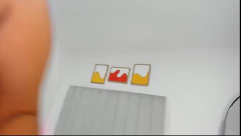 Snapshot of elly_g chatting on 01/13/26, 01:22 elly online show from 01/13/26, 01:22