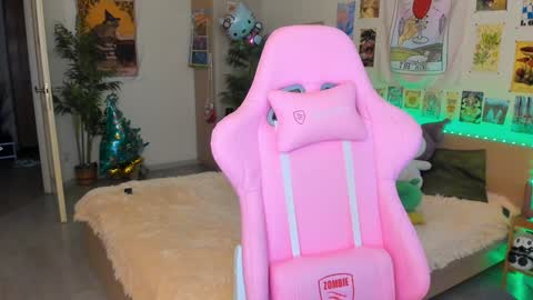 Snapshot of elly_milas chatting on 01/07/25, 10:01 Elly     Fansly  online show from 01/07/25, 10:01