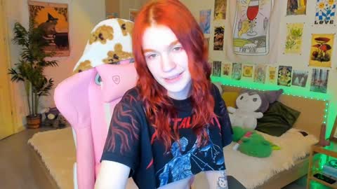 Snapshot of elly_milas chatting on 01/14/25, 08:31 Elly     Fansly  online show from 01/14/25, 08:31