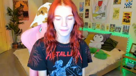 Snapshot of elly_milas chatting on 01/14/25, 11:31 Elly     Fansly  online show from 01/14/25, 11:31