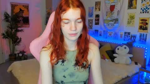 Snapshot of elly_milas chatting on 01/17/25, 07:08 Elly     Fansly  online show from 01/17/25, 07:08