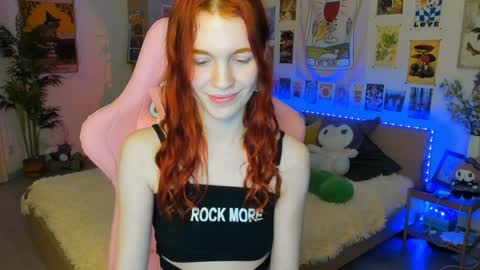 Snapshot of elly_milas chatting on 01/28/25, 11:28 Elly     Fansly  online show from 01/28/25, 11:28