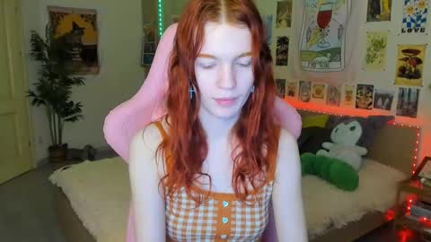 Snapshot of elly_milas chatting on 03/06/25, 08:41 Elly     Fansly  online show from 03/06/25, 08:41