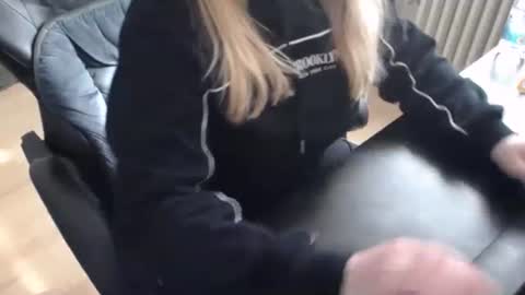 Elly online show from 10/03/25, 01:08