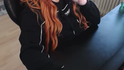 Elly online show from 11/11/25, 03:23